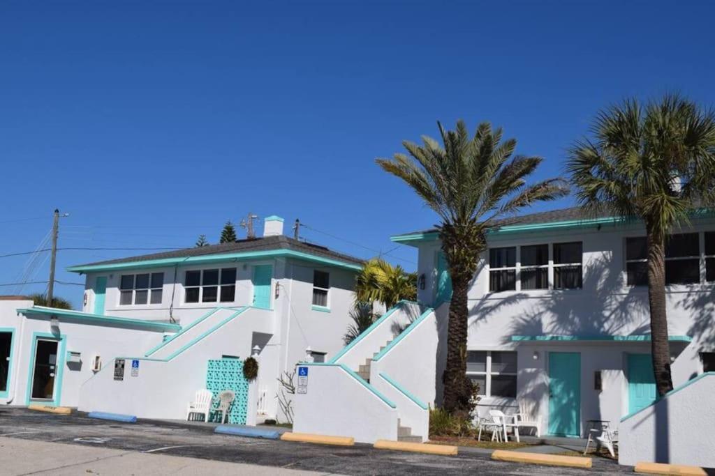Private One-Bedroom 8 -Directly Across From Beach St. Pete Beach Luaran gambar